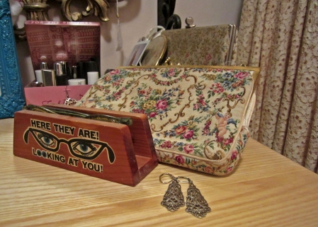 a purse and a set of earrings i nabbed at the vintage clothing fair back in 2006. 
